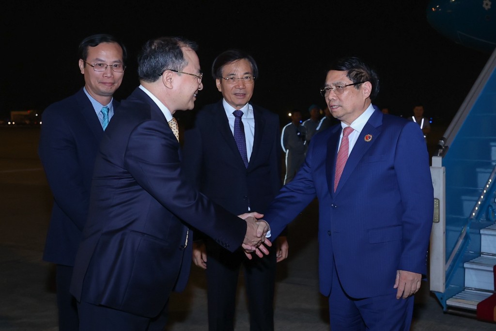 Thủ tướng Chính phủ Phạm Minh Chính và Đoàn đại biểu Việt Nam về tới sân bay quốc tế Nội Bài, Thủ đô Hà Nội, kết thúc tốt đẹp chuyến công tác tham dự Hội nghị Cấp cao ASEAN lần thứ 47 - Ảnh: VGP/Nhật Bắc Thủ tướng Chính phủ Phạm Minh Chính và Đoàn đại biểu Việt Nam về tới sân bay quốc tế Nội Bài, Thủ đô Hà Nội, kết thúc tốt đẹp chuyến công tác tham dự Hội nghị Cấp cao ASEAN lần thứ 47 - Ảnh: VGP/Nhật Bắc