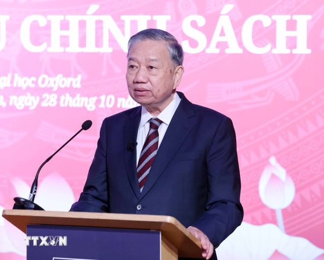 Tổng Bí thư Tô Lâm phát biểu chính sách tại Đại học Oxford. (Ảnh: Thống Nhất/TTXVN) Tổng Bí thư Tô Lâm phát biểu chính sách tại Đại học Oxford. (Ảnh: Thống Nhất/TTXVN)