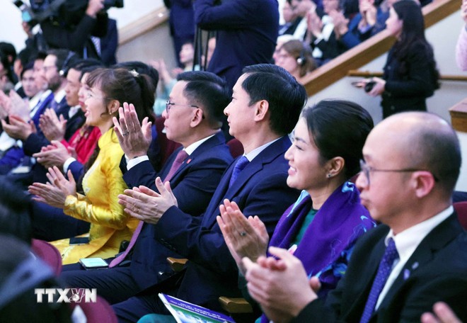 Các đại biểu tham dự tại cuộc phát biểu chính sách tại Đại học Oxford. (Ảnh: Thống Nhất/TTXVN) Các đại biểu tham dự tại cuộc phát biểu chính sách tại Đại học Oxford. (Ảnh: Thống Nhất/TTXVN)