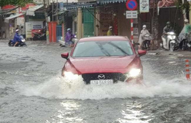 Huế và Đà Nẵng tiếp tục mưa to, lũ nhiều sông vẫn trên báo động 3