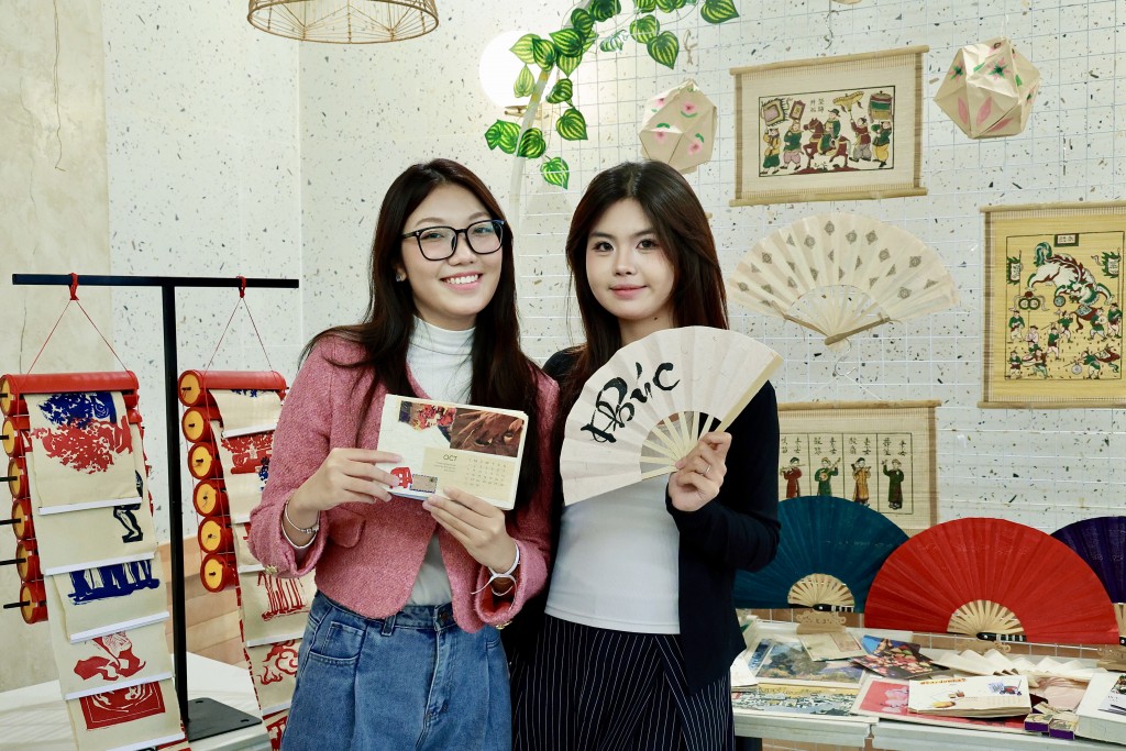 Gen Z lan tỏa văn hóa dân gian qua chất liệu giấy dó