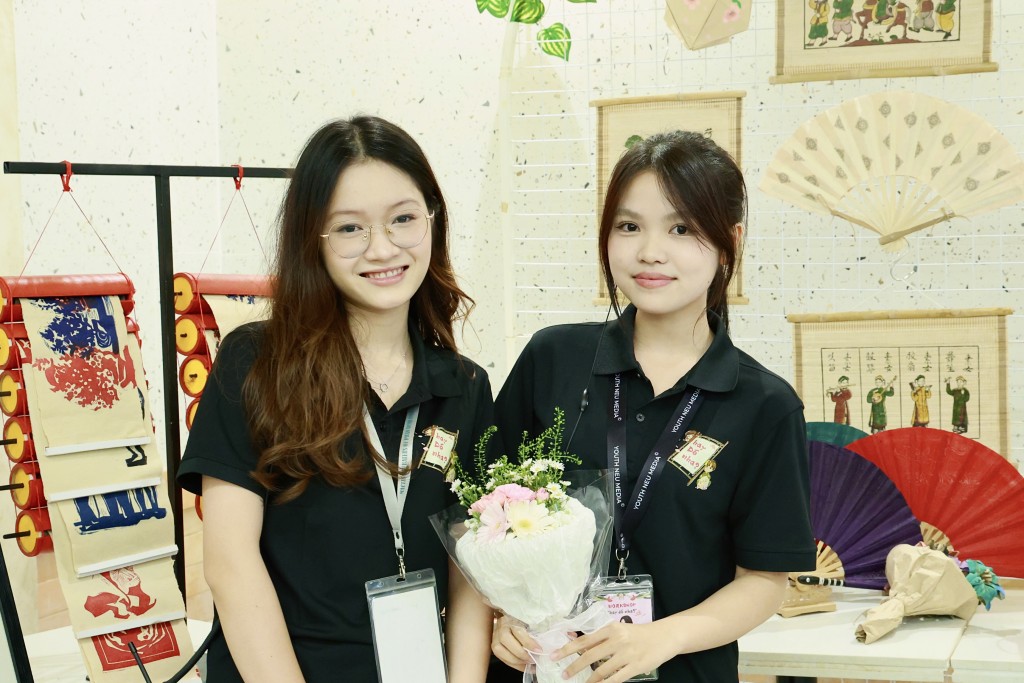 Gen Z lan tỏa văn hóa dân gian qua chất liệu giấy dó