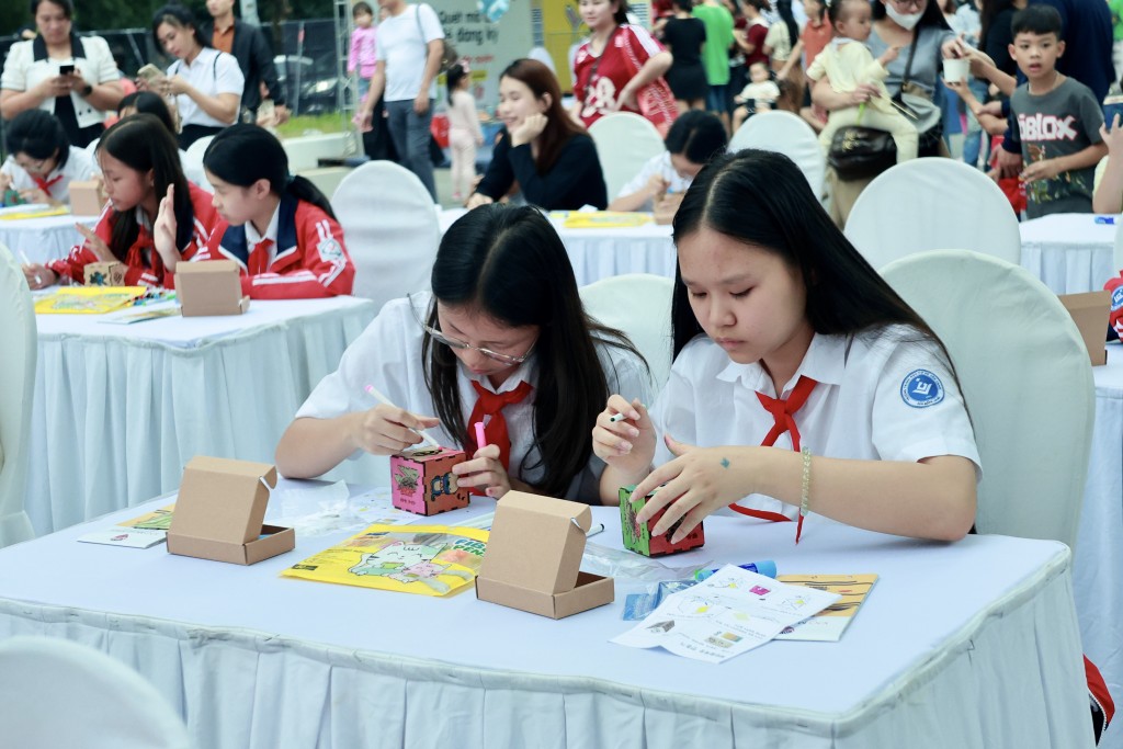 Giới trẻ Hà Nội hào hứng check-in Lễ hội Con đường văn hóa Hàn Quốc 2025