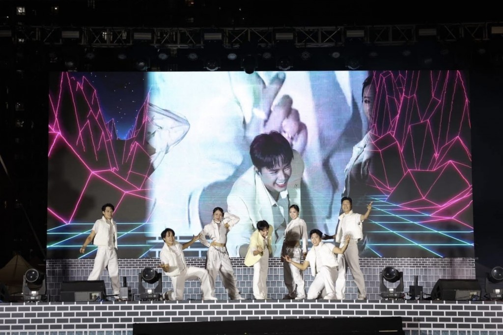 Giới trẻ Hà Nội hào hứng check-in Lễ hội Con đường văn hóa Hàn Quốc 2025