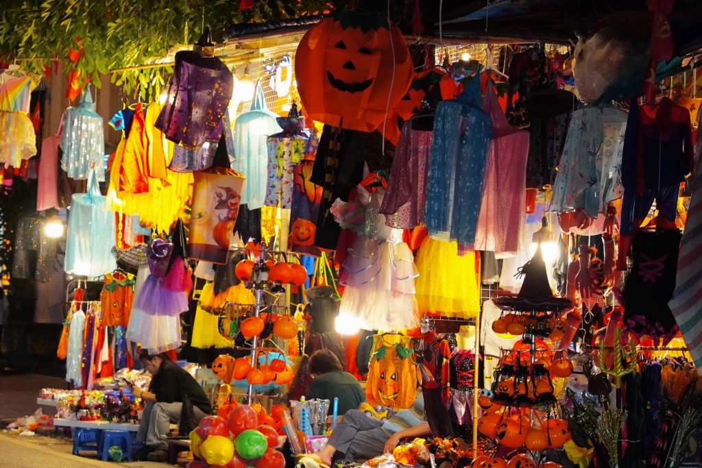 Phố Hàng Mã rực rỡ sắc màu Halloween, tưng bừng trước thềm lễ hội Phố Hàng Mã rực rỡ sắc màu Halloween, tưng bừng trước thềm lễ hội