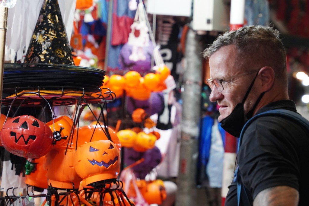 Phố Hàng Mã rực rỡ sắc màu Halloween, tưng bừng trước thềm lễ hội Phố Hàng Mã rực rỡ sắc màu Halloween, tưng bừng trước thềm lễ hội