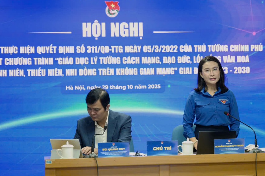 Ủy viên dự khuyết Trung ương Đảng, Phó Chủ tịch Ủy ban Trung ương Mặt trận Tổ quốc Việt Nam, Bí thư thứ nhất Trung ương Đoàn Bùi Quang Huy; Bí thư Trung ương Đoàn, Chủ tịch Hội đồng Đội Trung ương Nguyễn Phạm Duy Trang chủ trì hội nghị. Ủy viên dự khuyết Trung ương Đảng, Phó Chủ tịch Ủy ban Trung ương Mặt trận Tổ quốc Việt Nam, Bí thư thứ nhất Trung ương Đoàn Bùi Quang Huy; Bí thư Trung ương Đoàn, Chủ tịch Hội đồng Đội Trung ương Nguyễn Phạm Duy Trang chủ trì hội nghị.