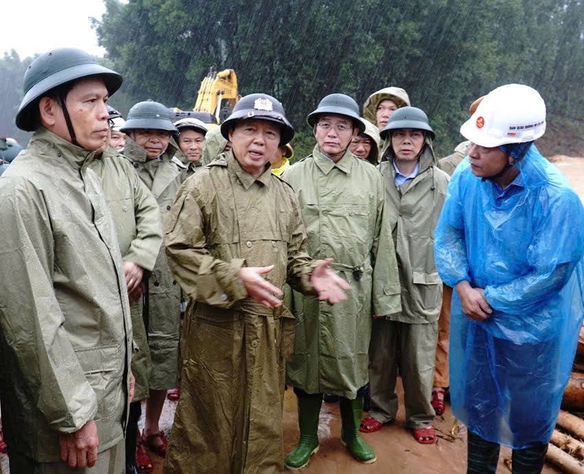 Phó Thủ tướng Trần Hồng Hà yêu cầu các đơn vị liên quan phải có giải pháp căn cơ, không để sự cố tái diễn (Ảnh: L.T) Phó Thủ tướng Trần Hồng Hà yêu cầu các đơn vị liên quan phải có giải pháp căn cơ, không để sự cố tái diễn (Ảnh: L.T)