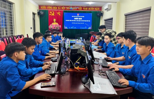 Tuổi trẻ xã Phù Đổng chung tay làm sạch cơ sở dữ liệu đất đai