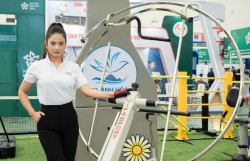 Diễn viên Thúy Hằng gây chú ý tại Hội chợ Mùa thu lần thứ nhất