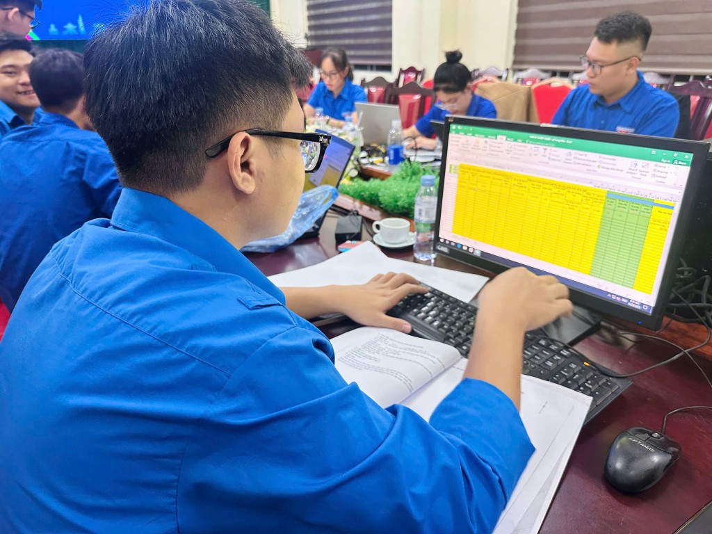 Tuổi trẻ xã Phù Đổng chung tay làm sạch cơ sở dữ liệu đất đai