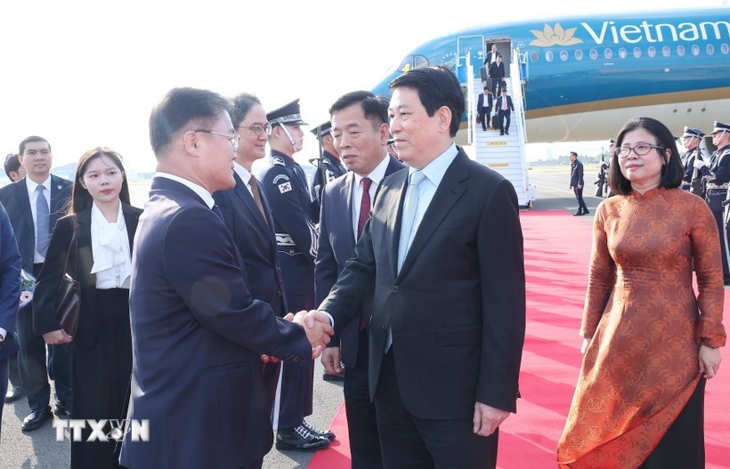 Chủ tịch nước Lương Cường đến Hàn Quốc, bắt đầu chương trình dự APEC 2025