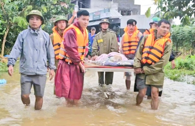 Công an Đà Nẵng có mặt tại điểm nóng ứng cứu người dân