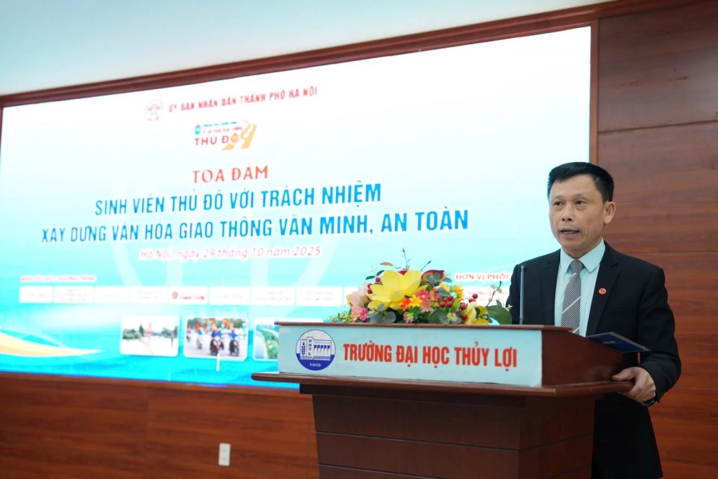 Mỗi sinh viên là một tuyên truyền viên về văn hoá giao thông văn minh Mỗi sinh viên là một tuyên truyền viên về văn hoá giao thông văn minh