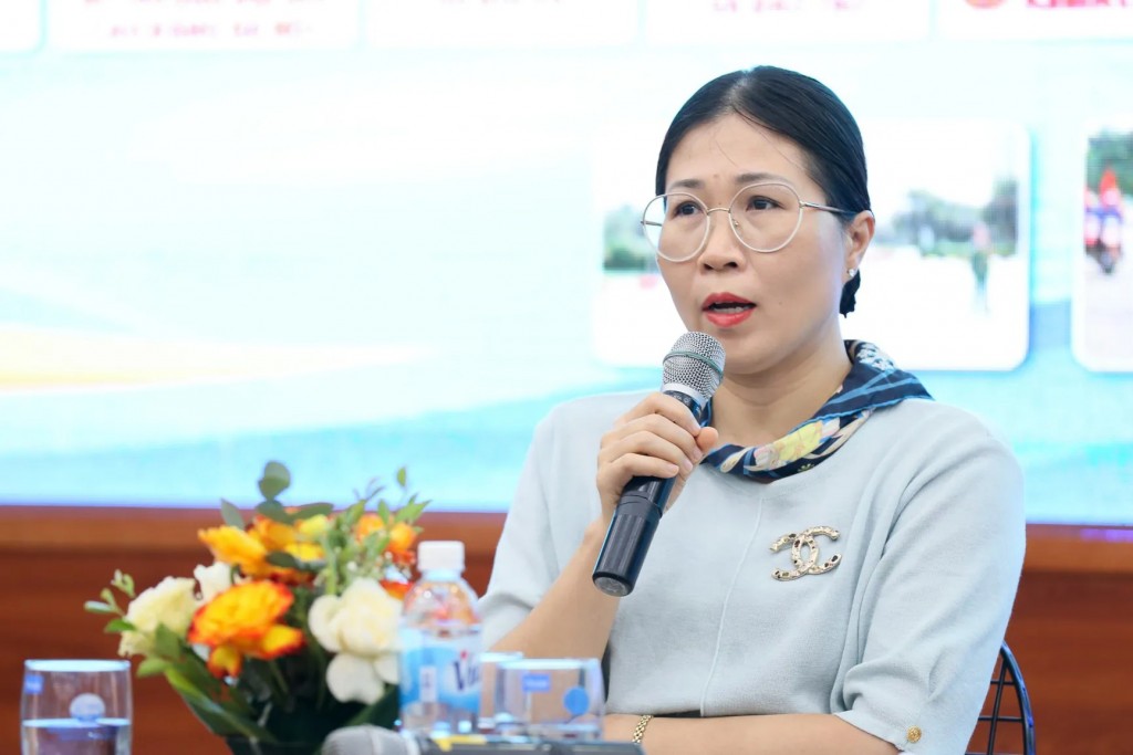 Bà Nguyễn Thị Thanh Thuỷ - Chánh Văn phòng Ban ATGT TP Hà Nội chia sẻ tại buổi toạ đàm Bà Nguyễn Thị Thanh Thuỷ - Chánh Văn phòng Ban ATGT TP Hà Nội chia sẻ tại buổi toạ đàm