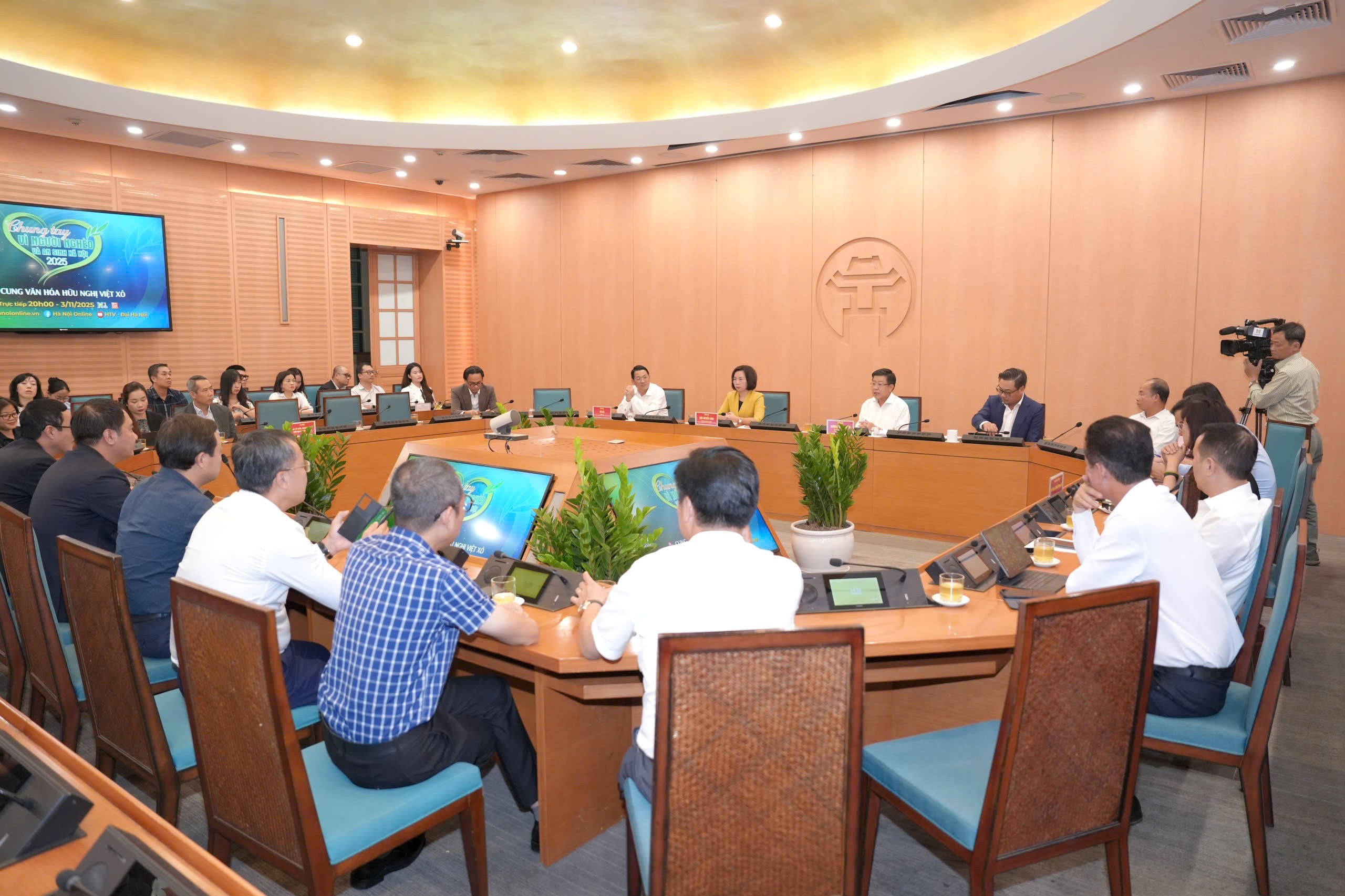 Hà Nội gặp mặt một số doanh nghiệp tham gia ủng hộ Quỹ “Vì người nghèo” Hà Nội gặp mặt một số doanh nghiệp tham gia ủng hộ Quỹ “Vì người nghèo”