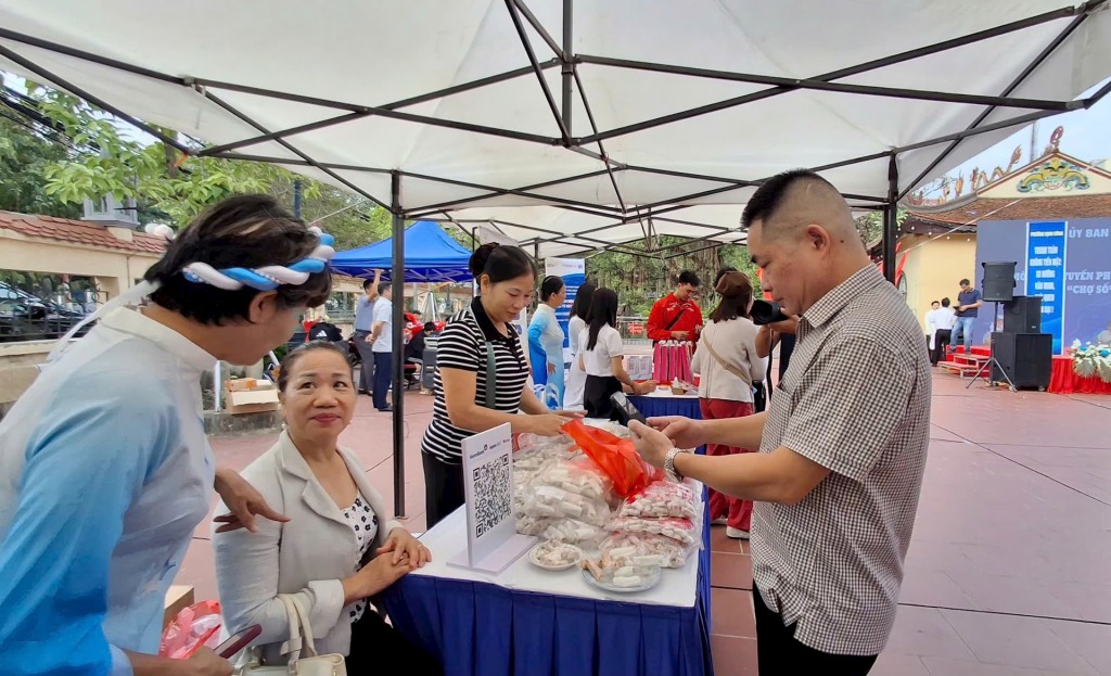 Hà Nội nhân rộng mô hình “Tuyến phố không dùng tiền mặt”, “chợ số”