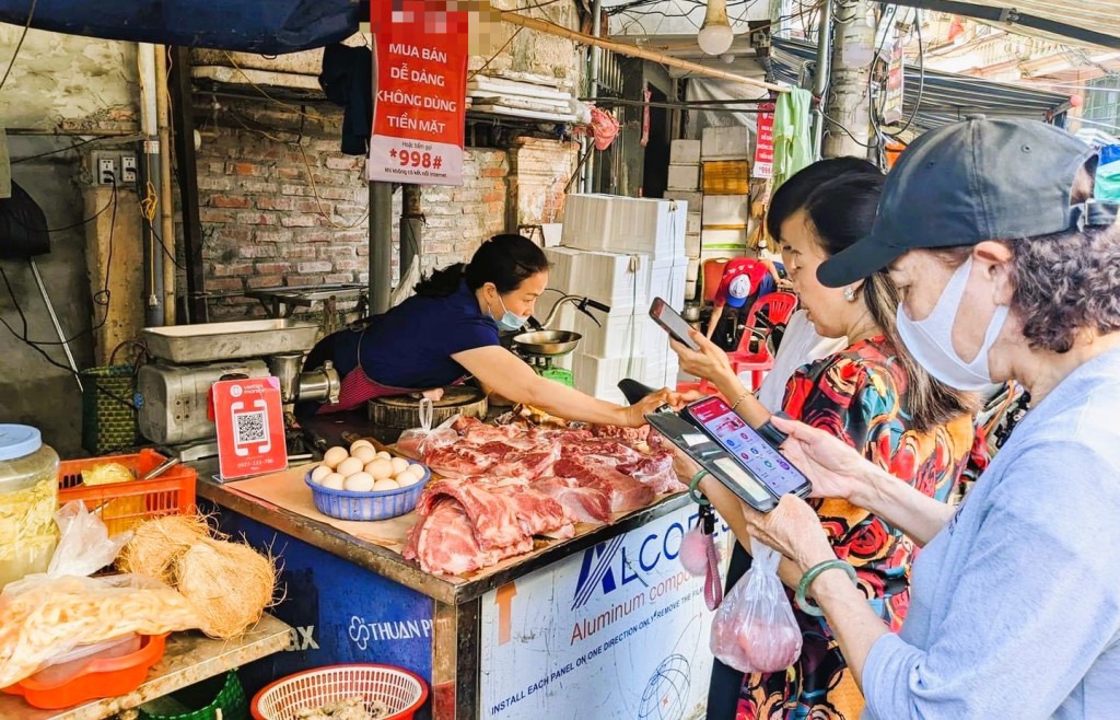 Hà Nội nhân rộng mô hình “Tuyến phố không dùng tiền mặt”, “chợ số”