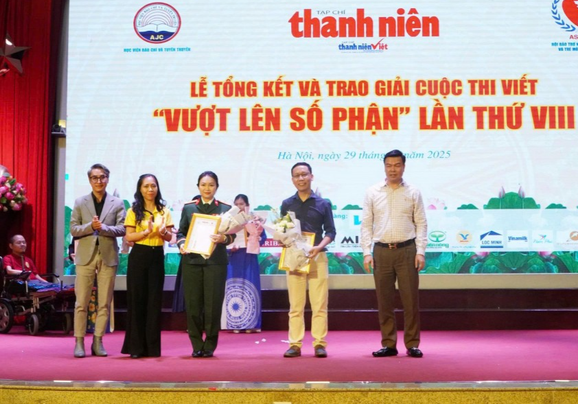 “Chuyện của Châu” giành giải Đặc biệt Cuộc thi viết “Vượt lên số phận” lần thứ VIII “Chuyện của Châu” giành giải Đặc biệt Cuộc thi viết “Vượt lên số phận” lần thứ VIII