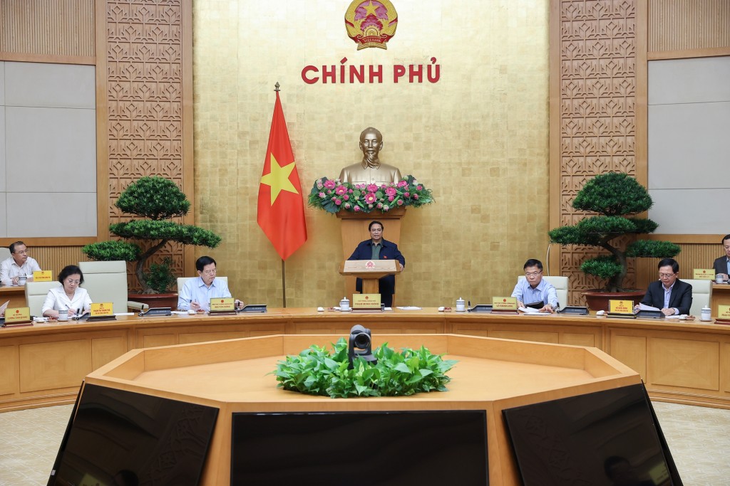 Thủ tướng cũng yêu cầu tiếp tục kiện toàn tổ chức bộ máy, nhân sự phù hợp từng địa bàn cụ thể, hoàn thành trong tháng 11 - Ảnh: VGP/Nhật Bắc Thủ tướng cũng yêu cầu tiếp tục kiện toàn tổ chức bộ máy, nhân sự phù hợp từng địa bàn cụ thể, hoàn thành trong tháng 11 - Ảnh: VGP/Nhật Bắc