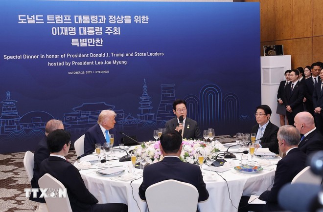 Chủ tịch nước Lương Cường dự chiêu đãi chào mừng của Tổng thống Hàn Quốc Lee Jae Myung. (Ảnh: Lâm Khánh/TTXVN)