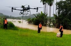 Đà Nẵng: Dùng máy bay không người lái cứu trợ người dân vùng lũ