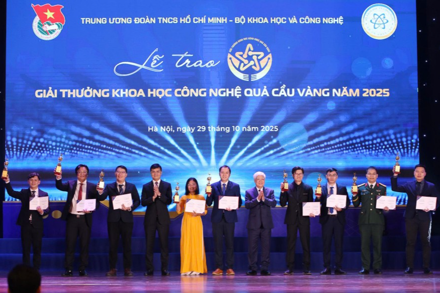10 tài năng trẻ được nhận Giải thưởng Khoa học công nghệ Quả Cầu Vàng năm 2025 10 tài năng trẻ được nhận Giải thưởng Khoa học công nghệ Quả Cầu Vàng năm 2025
