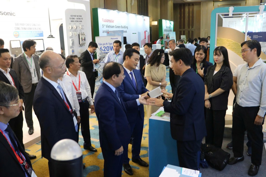 Các đại biểu tham quan Các đại biểu tham quan