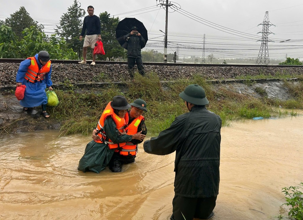 Toàn TP Đà Nẵng có 10 xã, phường bị cô lập hoàn toàn (Ảnh Đ.Minh)