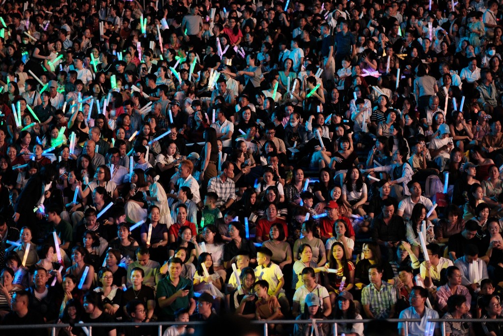 Hạ Long Concert 2025 đã thu hút khoảng hơn 30.000 khán giả tới tham dự Hạ Long Concert 2025 đã thu hút khoảng hơn 30.000 khán giả tới tham dự