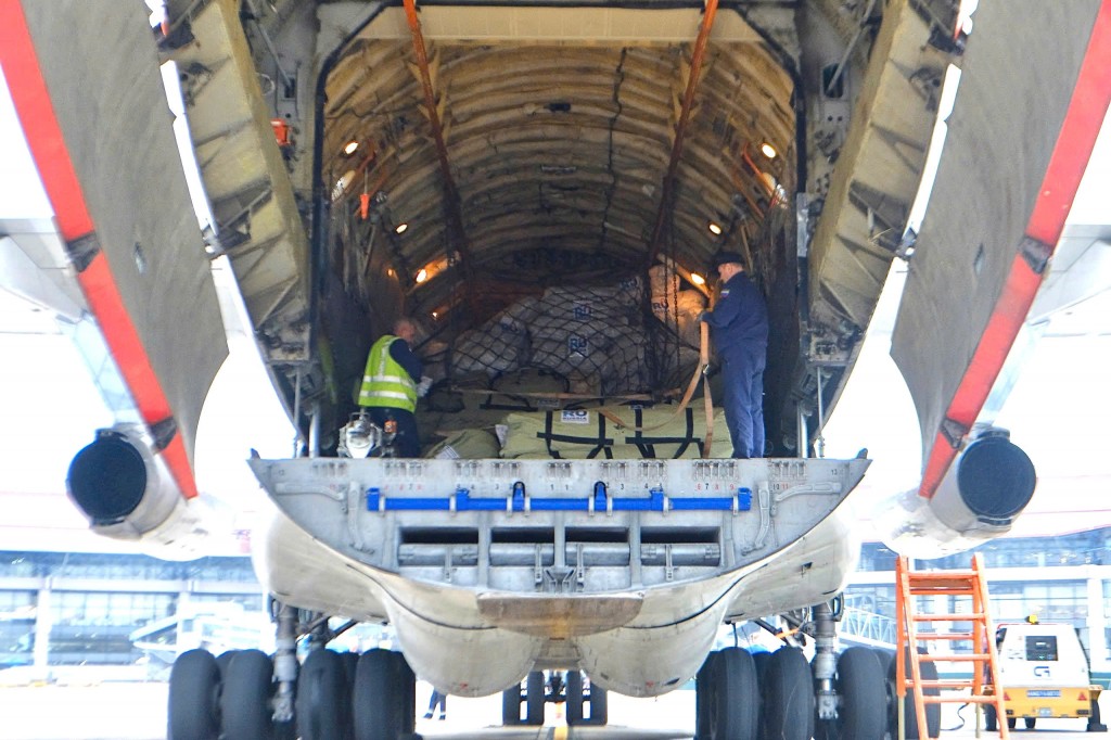 Tiếp nhận hàng viện trợ khẩn cấp của Liên bang Nga cho người dân thành phố Huế Tiếp nhận hàng viện trợ khẩn cấp của Liên bang Nga cho người dân thành phố Huế