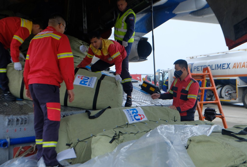 Tiếp nhận hàng viện trợ khẩn cấp của Liên bang Nga cho người dân thành phố Huế Tiếp nhận hàng viện trợ khẩn cấp của Liên bang Nga cho người dân thành phố Huế