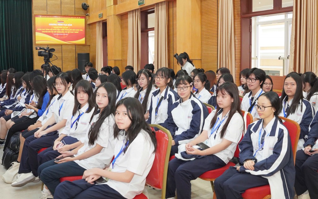 Thanh niên Thủ đô nâng cao trình độ khoa học công nghệ, đổi mới sáng tạo, chuyển đổi số góp phần đưa Thủ đô phát triển Thanh niên Thủ đô nâng cao trình độ khoa học công nghệ, đổi mới sáng tạo, chuyển đổi số góp phần đưa Thủ đô phát triển