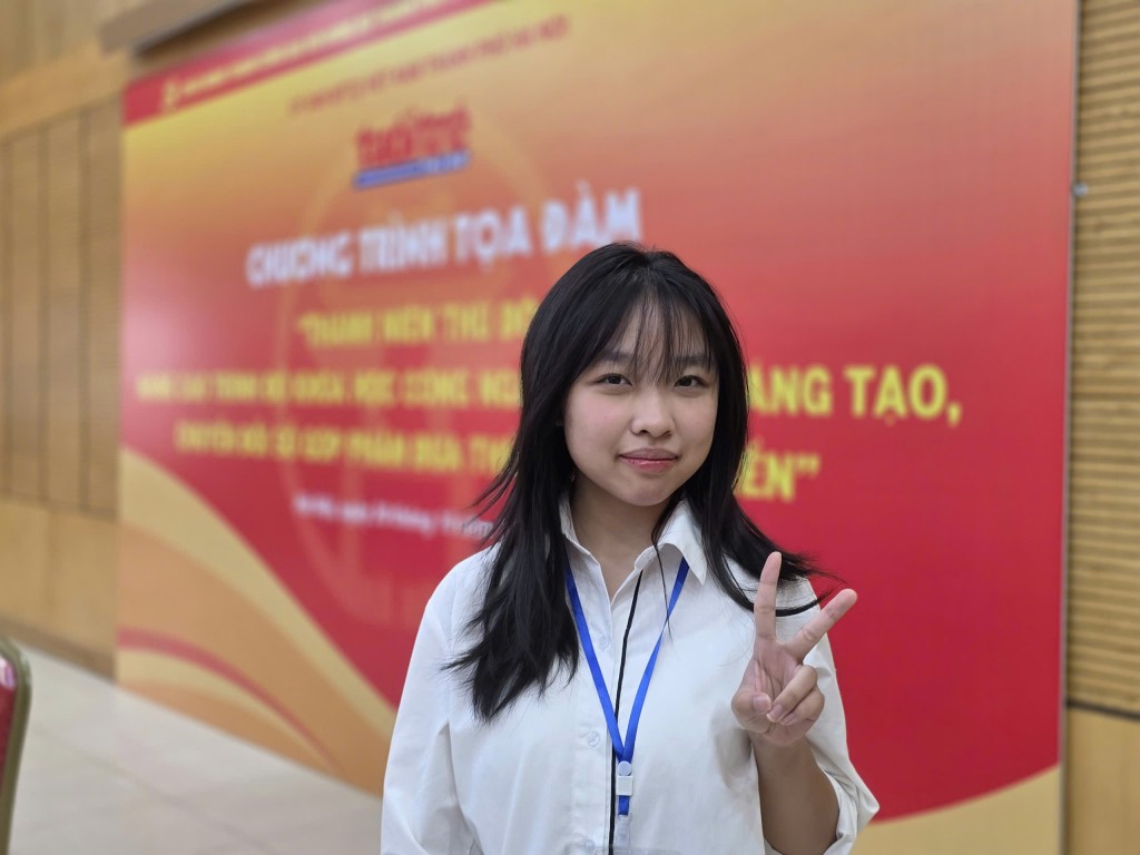 Theo Nguyễn Ngọc Khánh, chuyển đổi số không còn là khái niệm xa lạ mà đã trở thành “người bạn đồng hành” trong hành trình học tập và rèn luyện