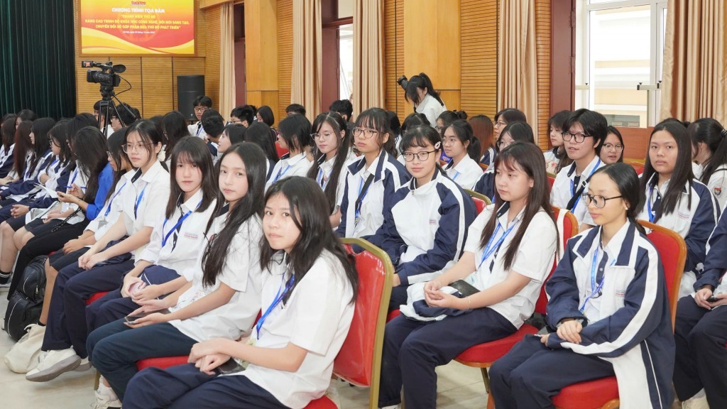 Tọa đàm thi hút đông đảo bạn trẻ tham gia Tọa đàm thi hút đông đảo bạn trẻ tham gia