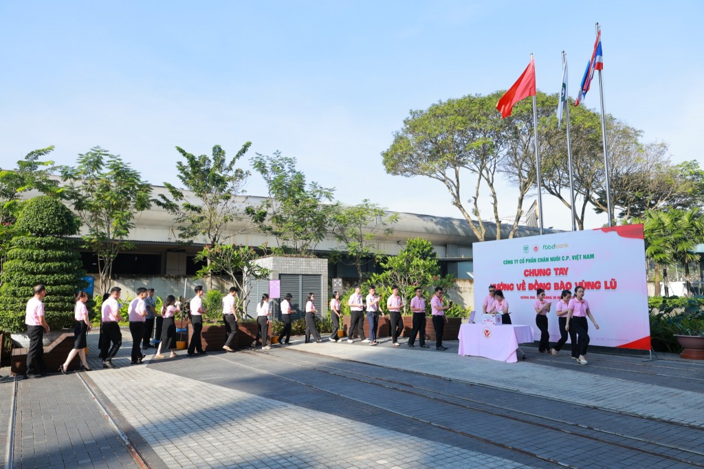 C.P. Việt Nam chung tay hướng về đồng bào vùng lũ