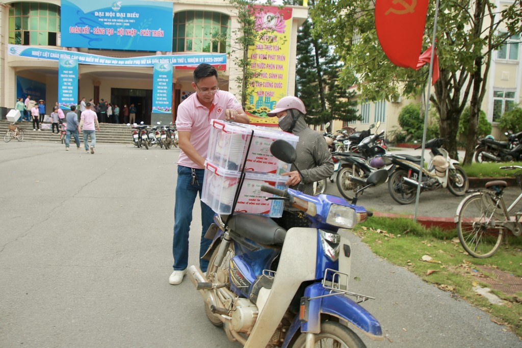 C.P. Việt Nam chung tay hướng về đồng bào vùng lũ