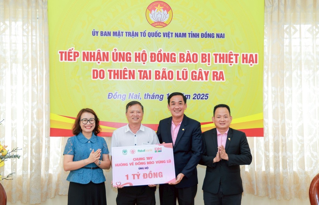 C.P. Việt Nam "chung tay hướng về đồng bào vùng lũ"