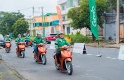 Grab Việt Nam và Dat Bike hợp tác hỗ trợ tài xế công nghệ chuyển đổi xanh