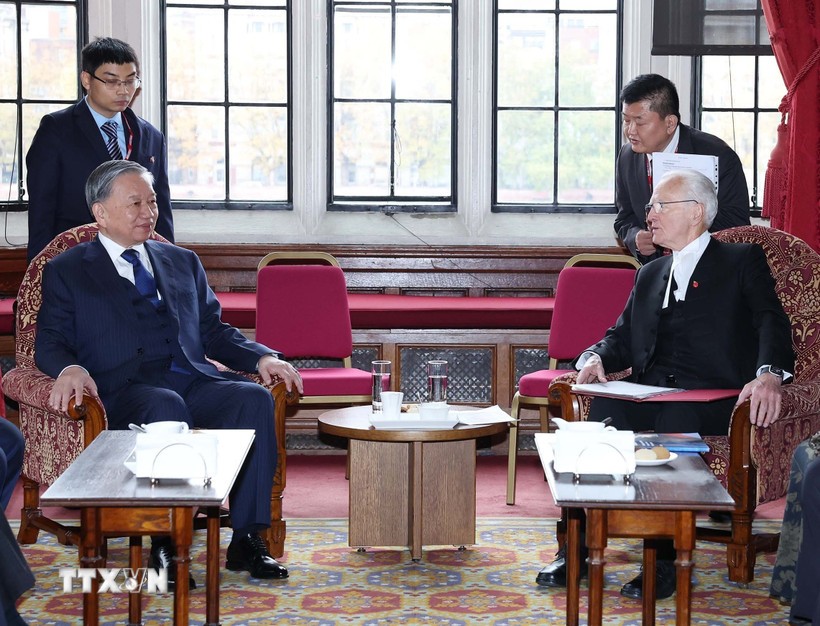 Tổng Bí thư Tô Lâm hội kiến Chủ tịch Thượng viện Anh, Nam tước McFall Xứ Alcluith. (Ảnh: Thống Nhất/TTXVN)