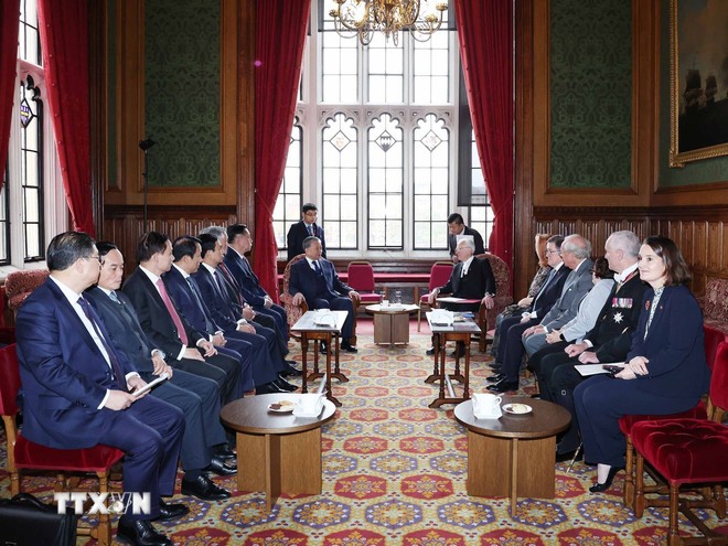 Tổng Bí thư Tô Lâm hội kiến Chủ tịch Thượng viện Anh, Nam tước McFall Xứ Alcluith. (Ảnh: Thống Nhất/TTXVN)