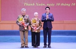 Phường Thanh Xuân trao Huy hiệu Đảng đợt 7/11 tặng các đảng viên