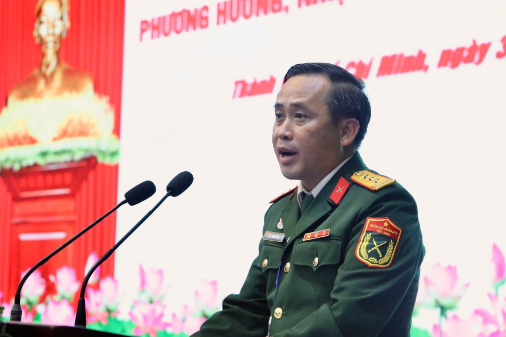 Thượng tá Đỗ Quốc Bảo - Phó chủ nhiệm Chính trị Bộ Tư lệnh TPHCM - phát biểu khai mạc hội nghị