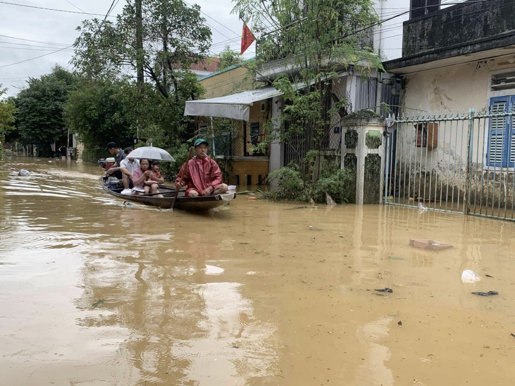 Đến chiều 29/10, nhiều khu vực tại trung tâm TP Huế vẫn còn ngập sâu 