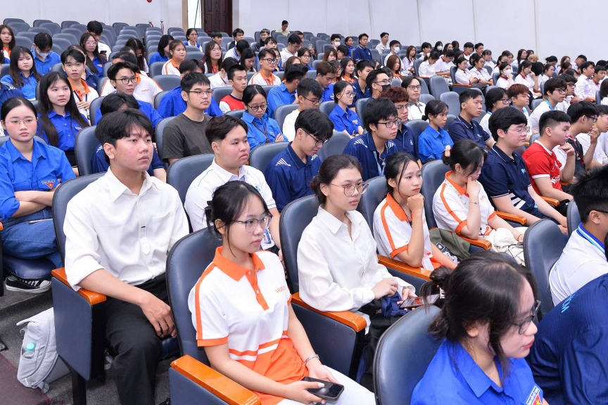 Khởi động chuỗi hội thảo khoa học sinh viên về công nghệ chiến lược