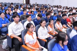 Khởi động chuỗi hội thảo khoa học sinh viên về công nghệ chiến lược