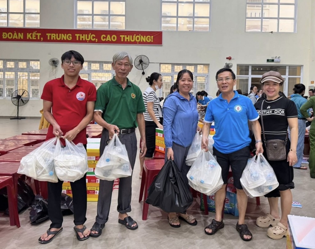 Với tinh thần “thương người như thể thương thân”, “lá lành đùm lá rách”, góp phần giúp bà con vùng lũ vượt qua khó khăn, ổn định cuộc sống