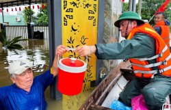 Đà Nẵng: Di tản gần 900 người dân khỏi vùng ngập lụt nguy hiểm