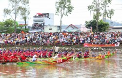 Sắc màu Tây Đô rực rỡ trong Lễ hội Oóc Om Bóc-Đua ghe Ngo
