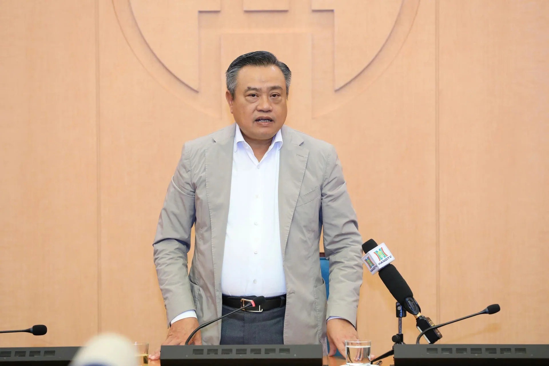 Chủ tịch UBND Thành phố Trần Sỹ Thanh phát biểu chỉ đạo tại phiên họp